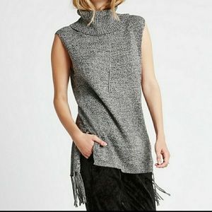 Sleeveless, split back fringe sweater! EUC
